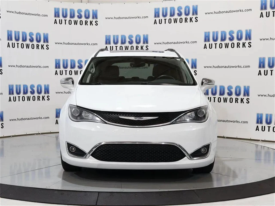2019 Chrysler Town & Country - Image 9 of 31