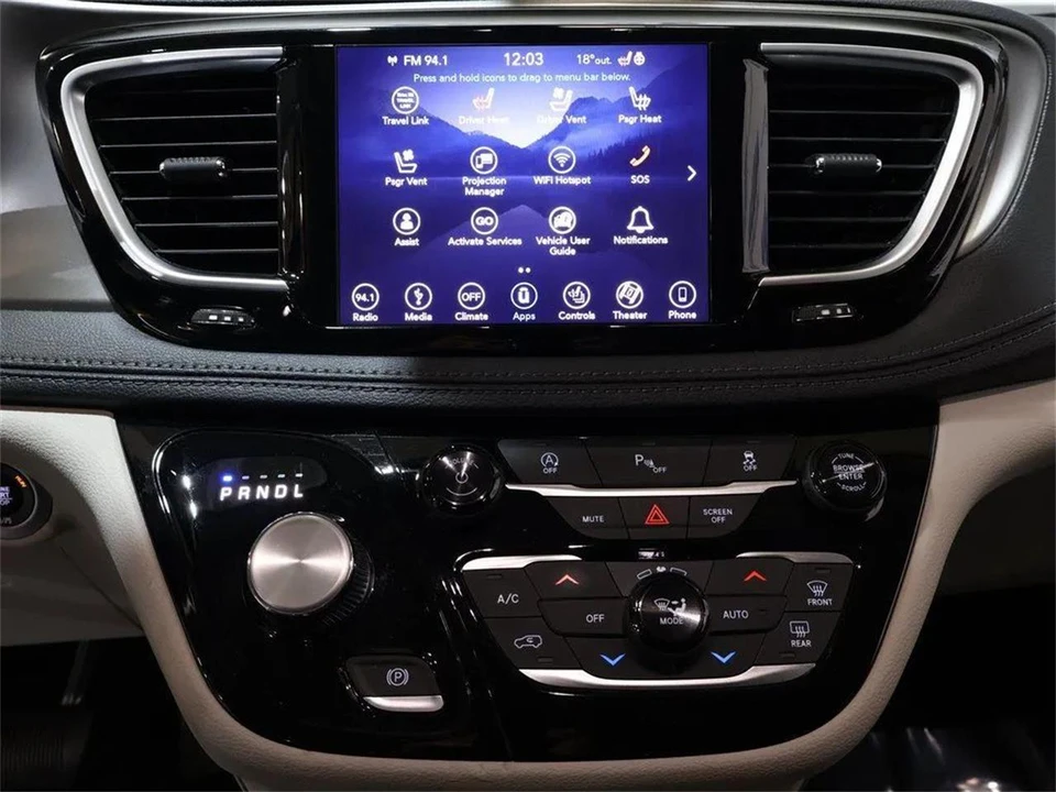 2019 Chrysler Town & Country - Image 18 of 31