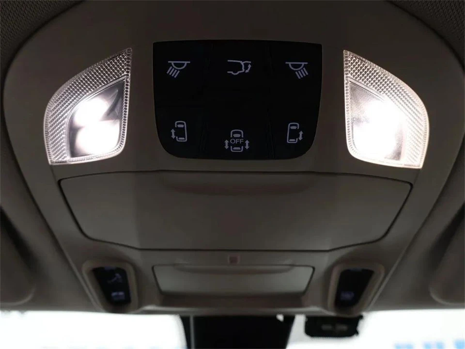 2019 Chrysler Town & Country - Image 24 of 31