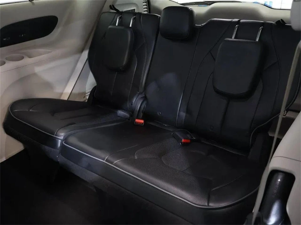 2019 Chrysler Town & Country - Image 30 of 31
