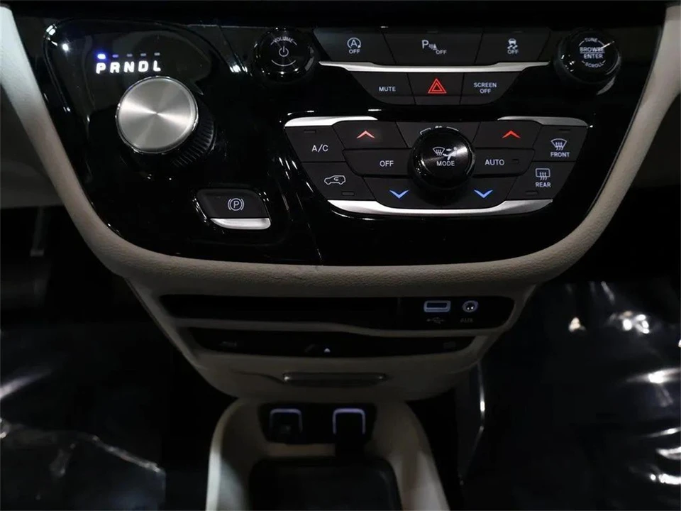 2019 Chrysler Town & Country - Image 20 of 31