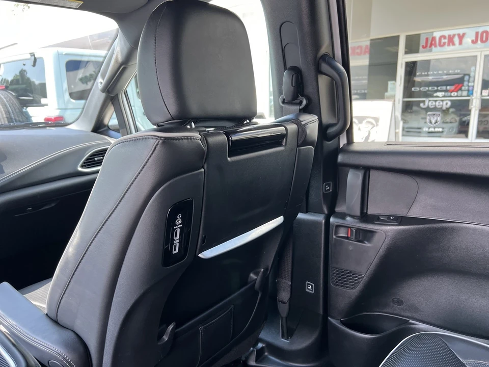 2019 Chrysler - Image 13 of 21
