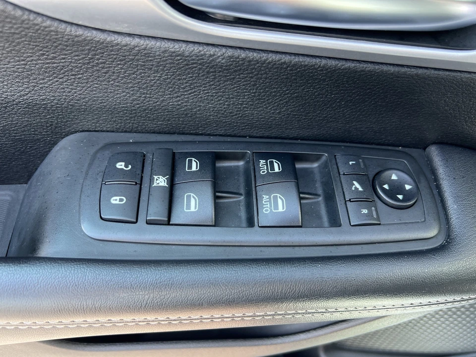 2019 Chrysler - Image 14 of 31