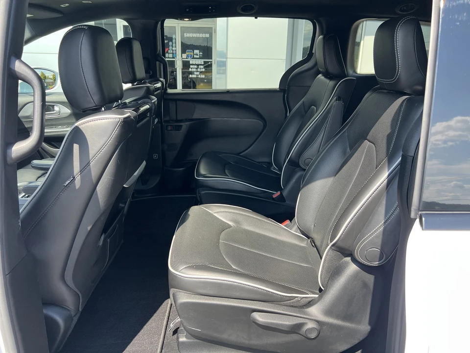 2019 Chrysler - Image 11 of 12