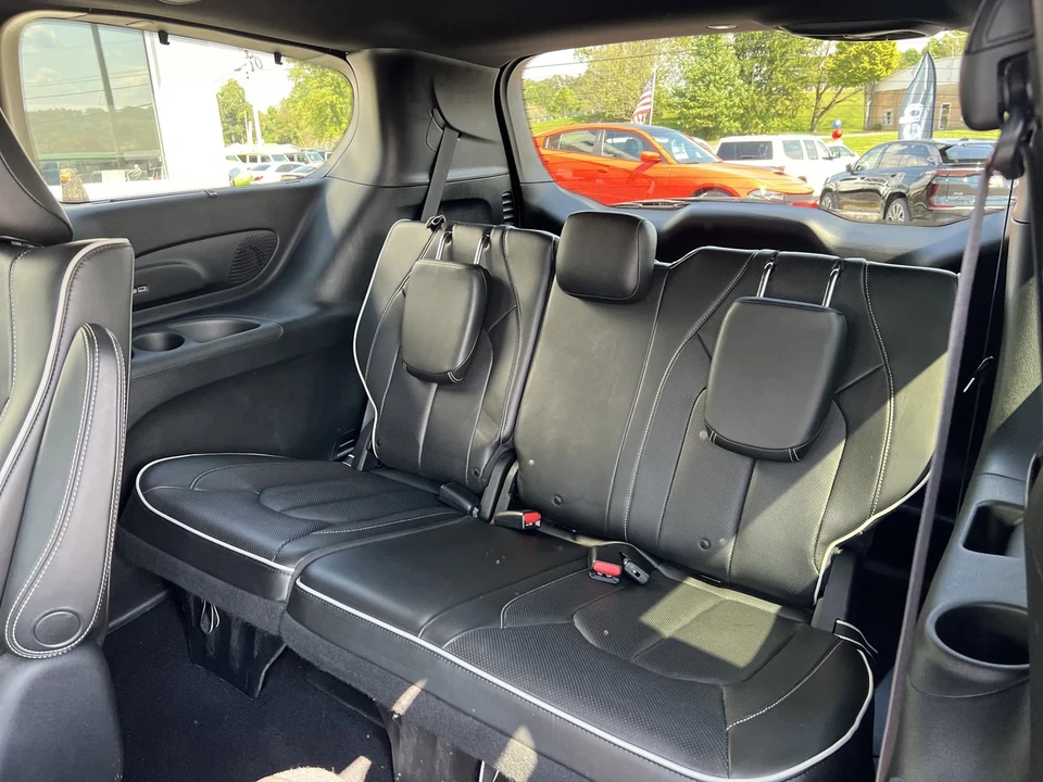 2019 Chrysler - Image 10 of 21