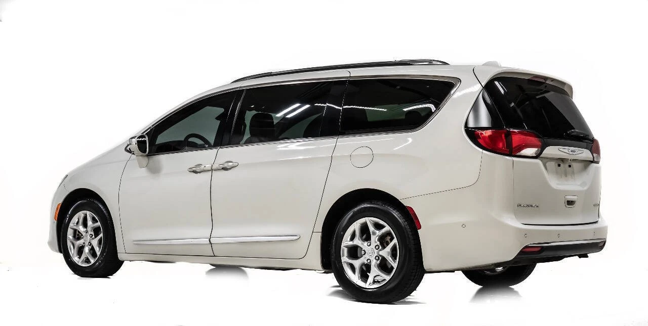2019 Chrysler - Image 4 of 12
