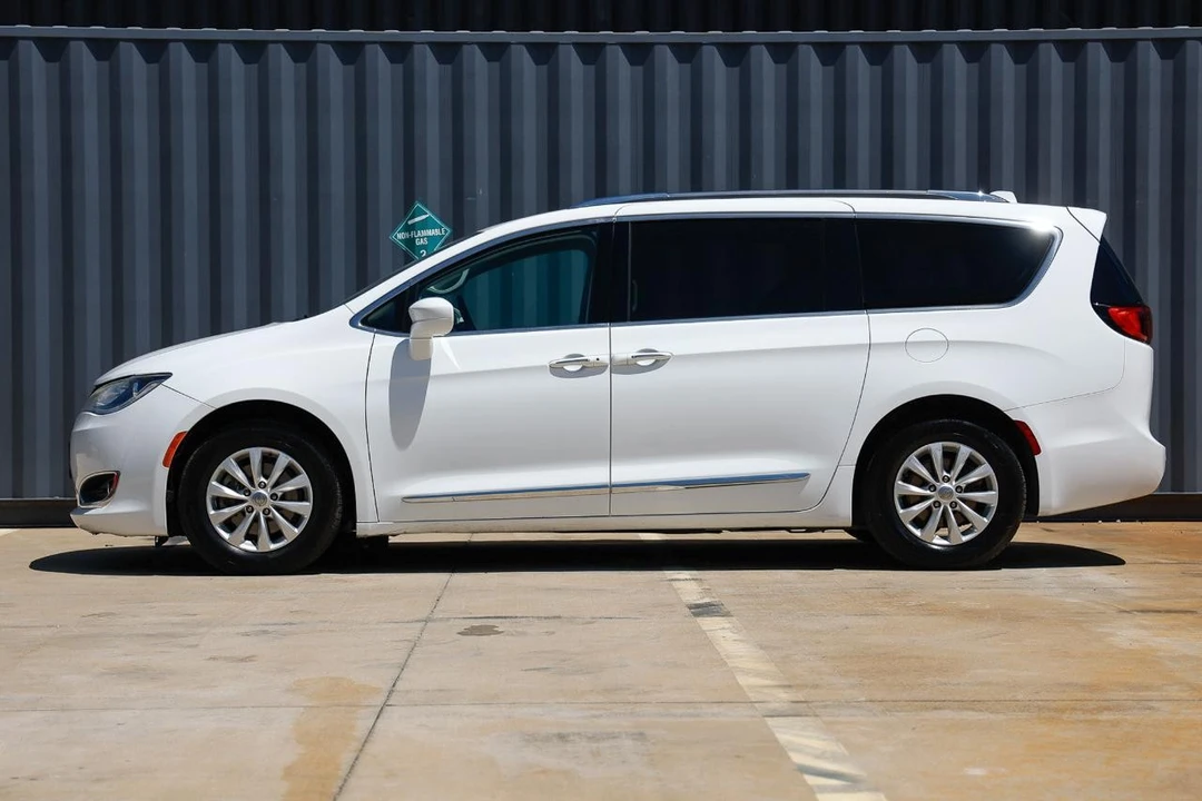 2019 Chrysler - Image 3 of 21
