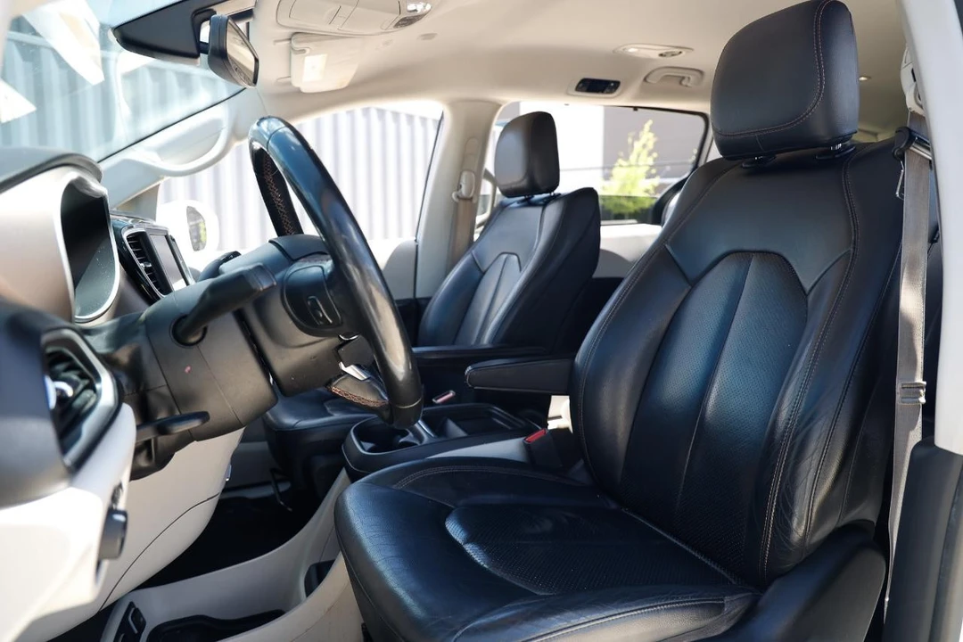 2019 Chrysler - Image 6 of 21
