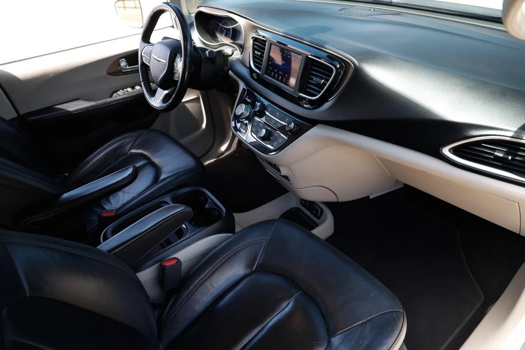 2019 Chrysler - Image 16 of 21