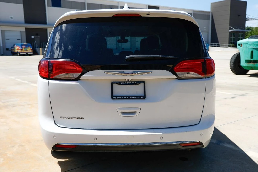 2019 Chrysler - Image 7 of 21