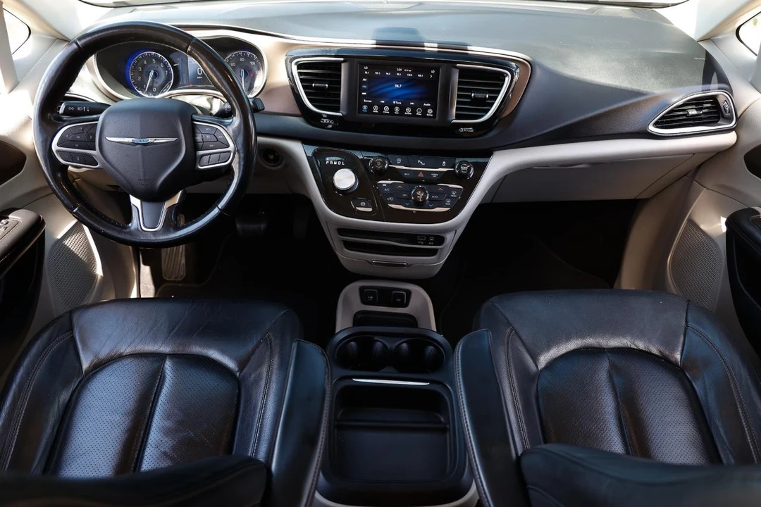 2019 Chrysler - Image 2 of 21