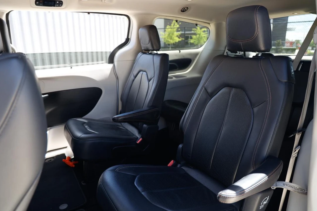 2019 Chrysler - Image 8 of 21