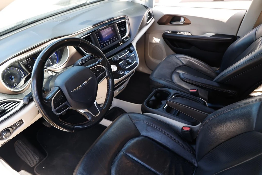 2019 Chrysler - Image 4 of 21