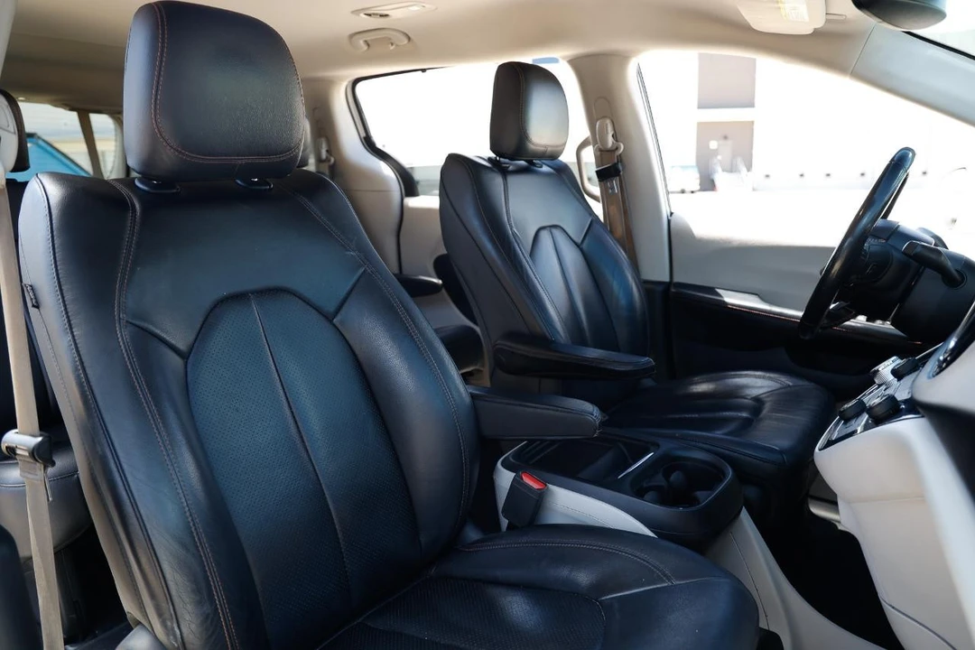 2019 Chrysler - Image 14 of 21