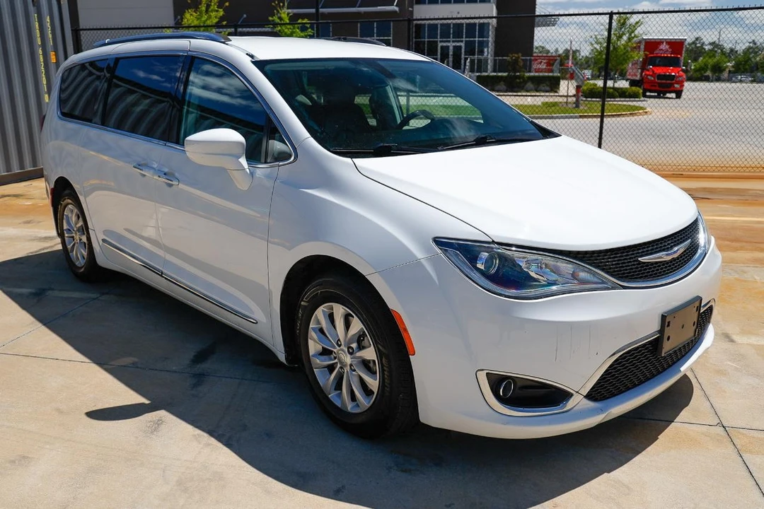 2019 Chrysler - Image 15 of 21