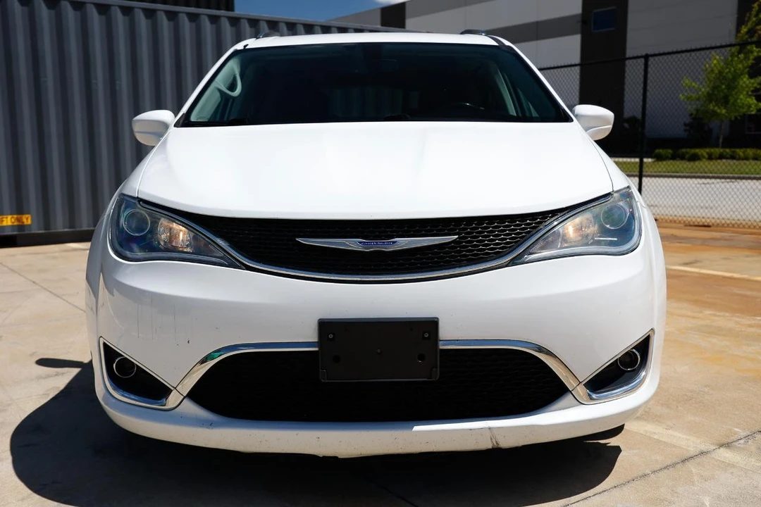 2019 Chrysler - Image 17 of 21