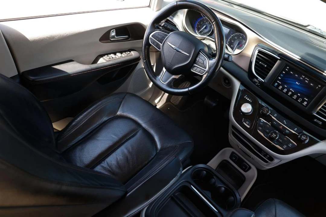 2019 Chrysler - Image 20 of 21