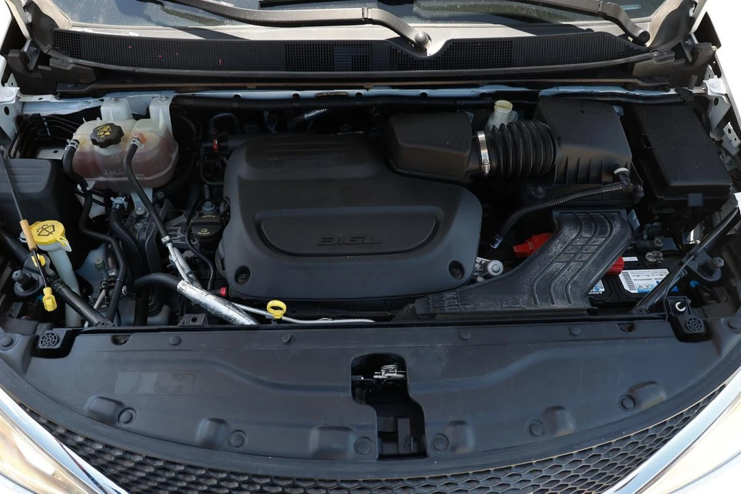 2019 Chrysler - Image 18 of 21
