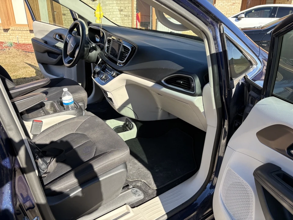 2019 Chrysler - Image 2 of 10
