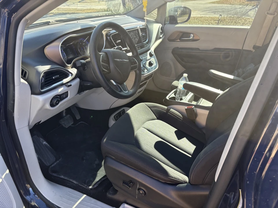 2019 Chrysler - Image 7 of 10