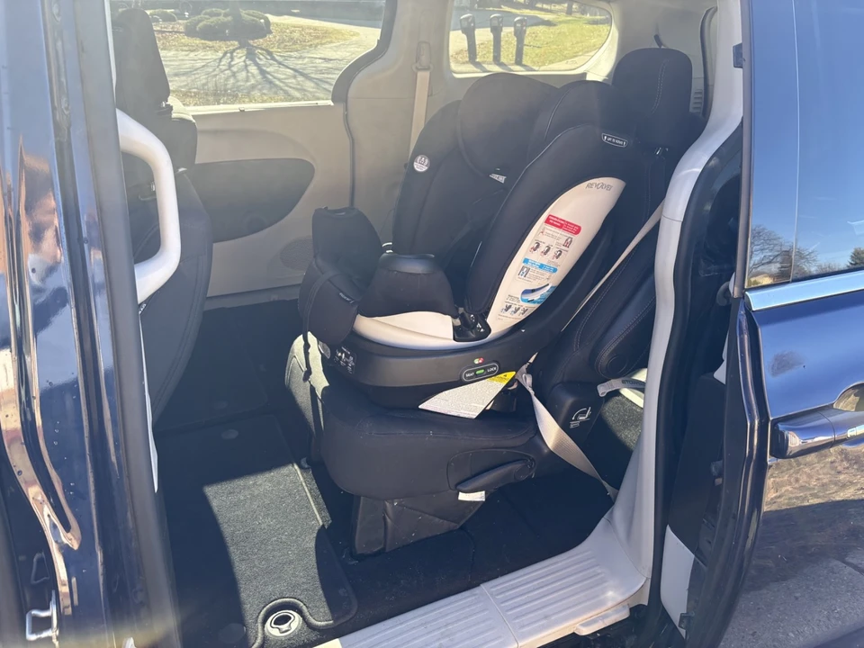 2019 Chrysler - Image 8 of 10