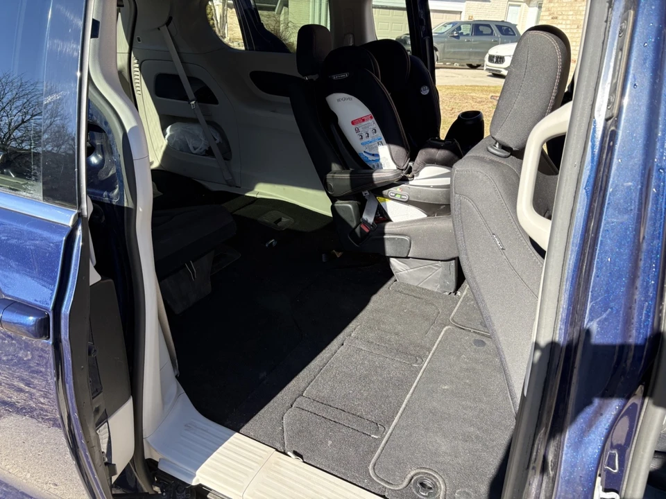 2019 Chrysler - Image 6 of 10