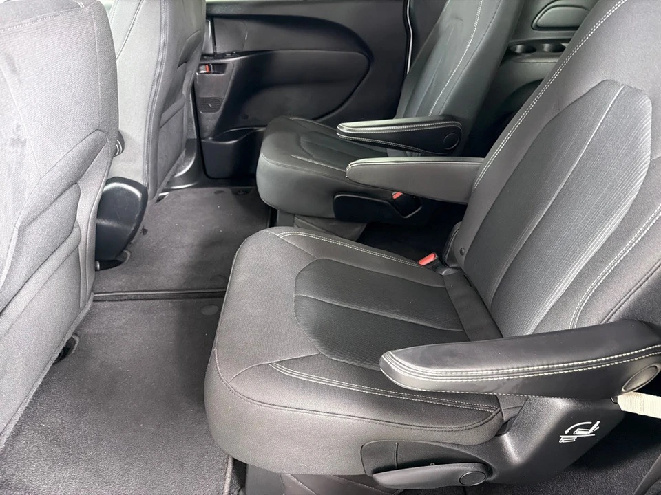 2019 Chrysler - Image 18 of 21