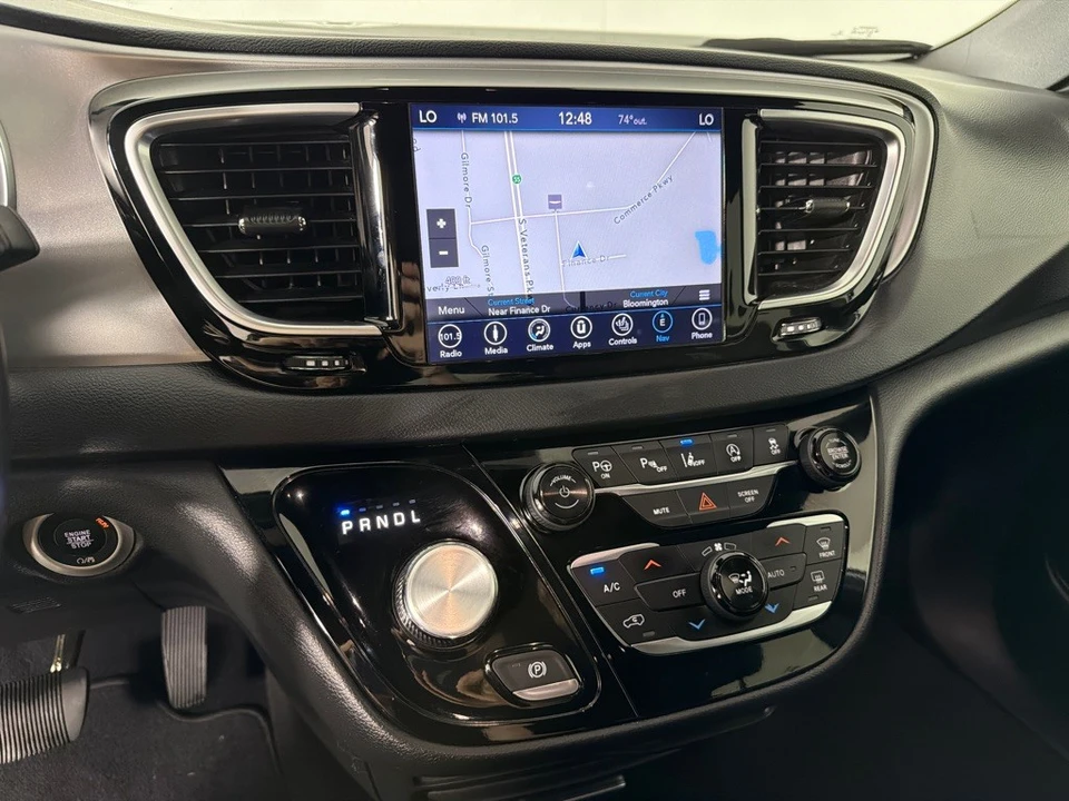 2019 Chrysler - Image 16 of 21