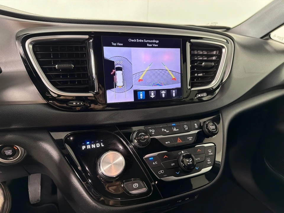 2019 Chrysler - Image 17 of 21