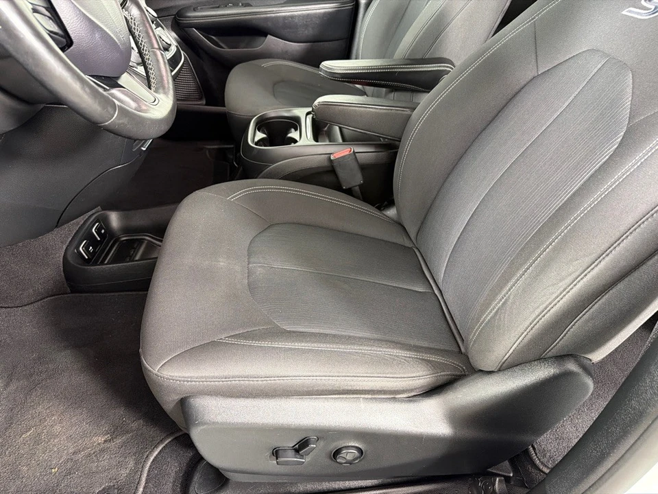 2019 Chrysler - Image 10 of 21
