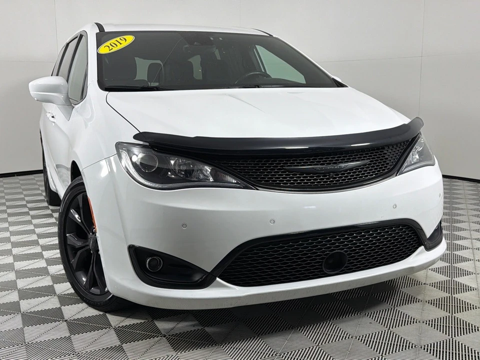 2019 Chrysler - Image 2 of 21