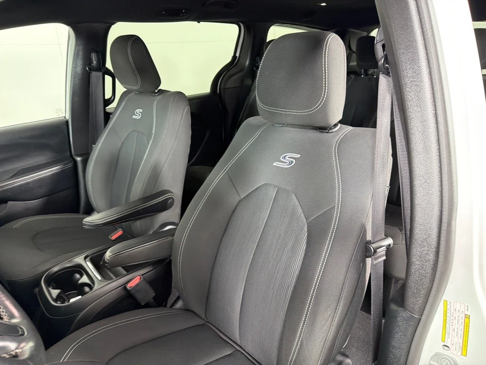 2019 Chrysler - Image 11 of 21
