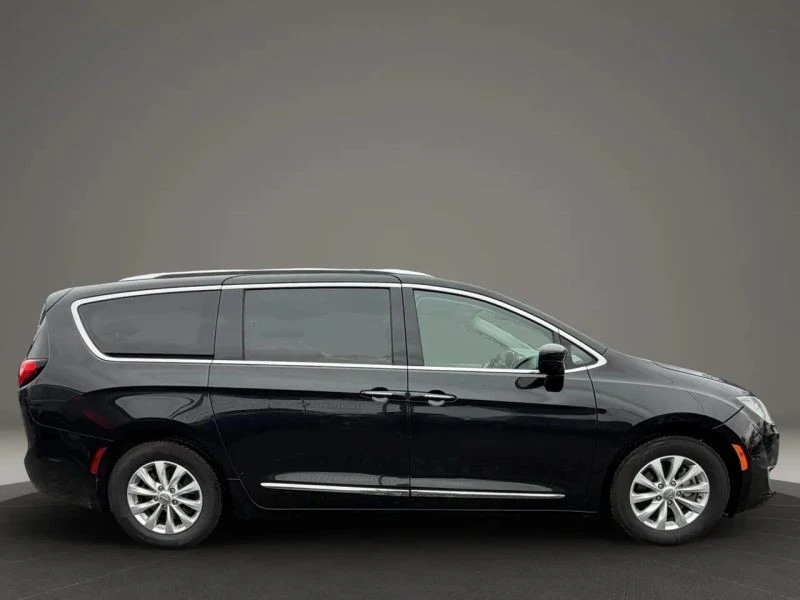 2019 Chrysler - Image 4 of 12