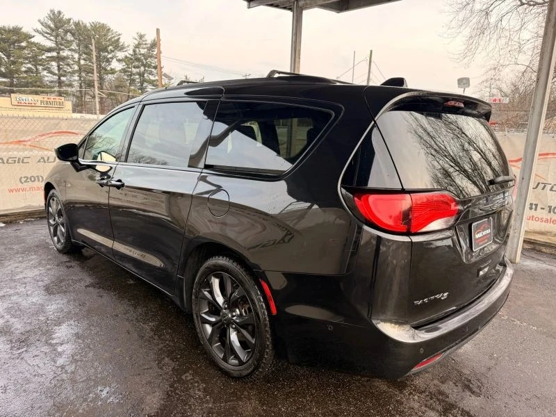 2019 Chrysler - Image 12 of 12