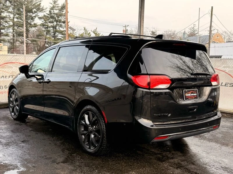 2019 Chrysler - Image 11 of 12