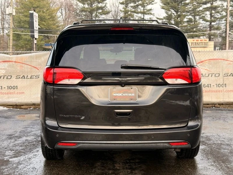 2019 Chrysler - Image 10 of 12