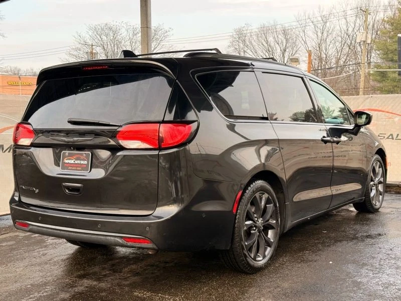 2019 Chrysler - Image 9 of 12