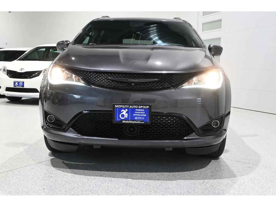 2019 Chrysler - Image 4 of 12