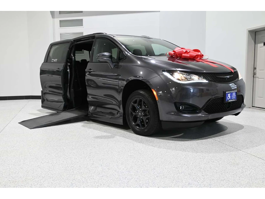2019 Chrysler - Image 2 of 12
