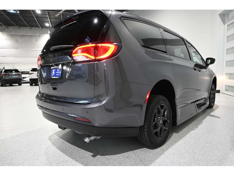 2019 Chrysler - Image 6 of 12