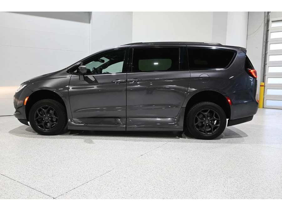 2019 Chrysler - Image 9 of 12