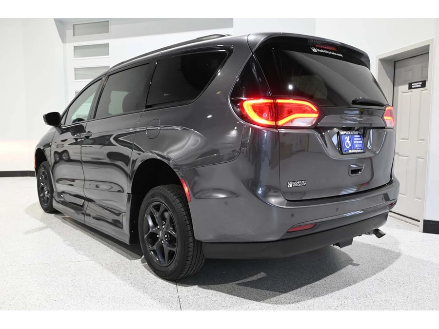 2019 Chrysler - Image 8 of 12