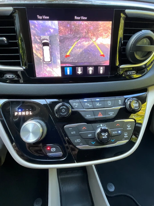 2019 Chrysler - Image 7 of 15
