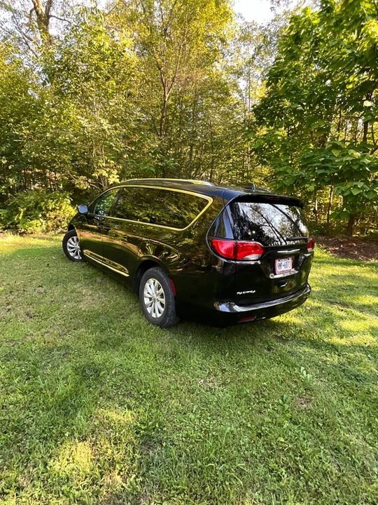 2019 Chrysler - Image 4 of 15
