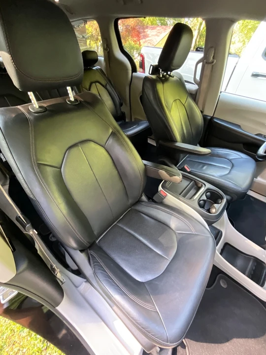 2019 Chrysler - Image 11 of 15
