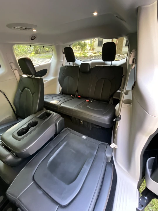 2019 Chrysler - Image 12 of 15