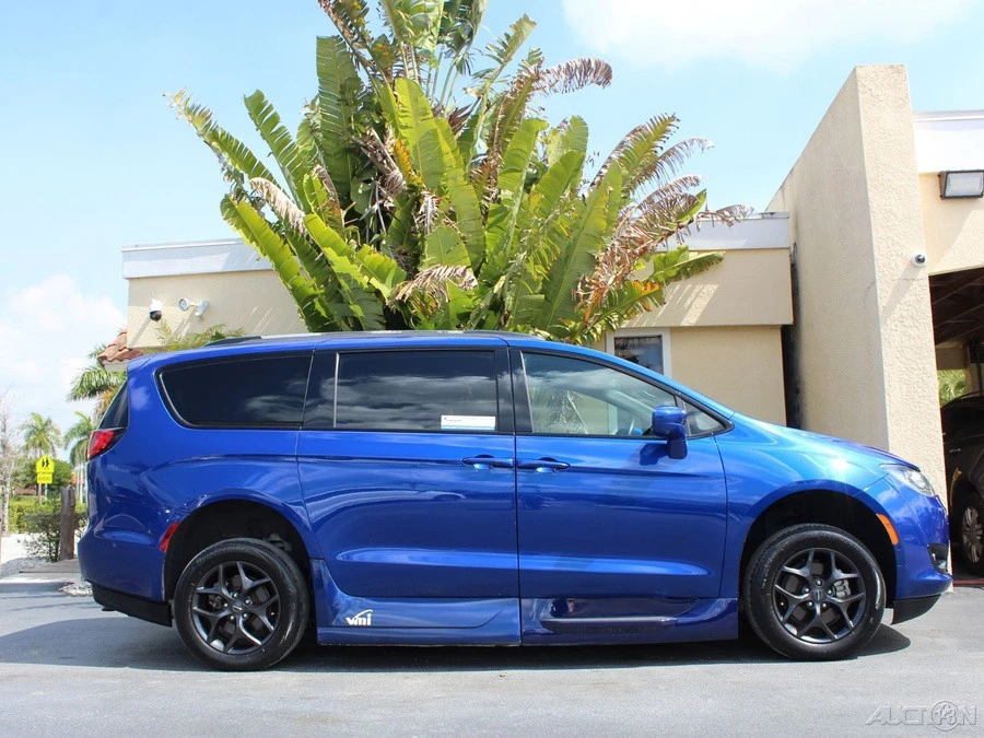 2019 Chrysler - Image 4 of 12