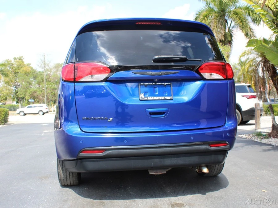 2019 Chrysler - Image 10 of 12