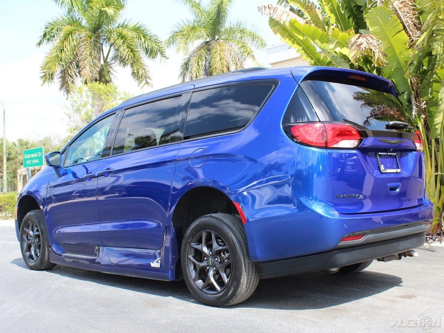 2019 Chrysler - Image 8 of 12
