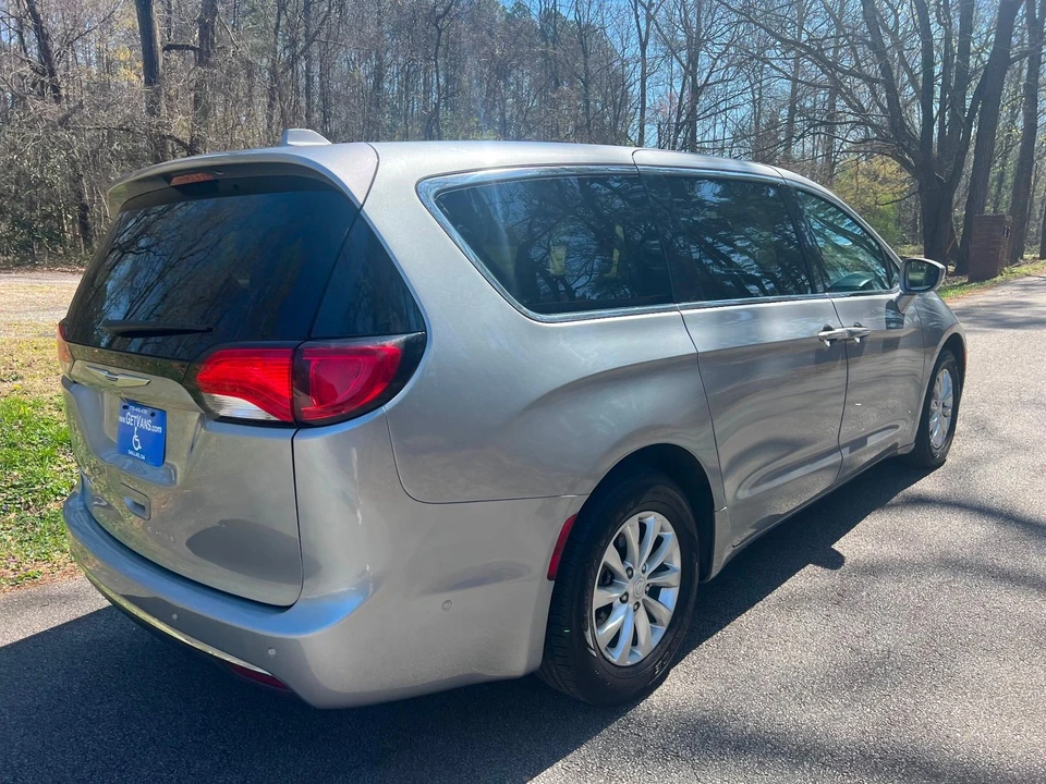 2019 Chrysler - Image 5 of 12